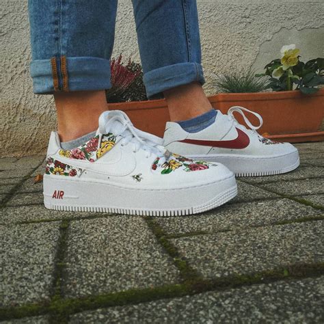 nike schuhe damen mit blumenmuster|Nike Air Force 1 Low '07 SE Jacquard.